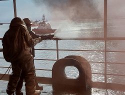 Jelang Peluncuran Isman Apung, Pemkot Makassar dan Institusi Terkait Gelar Simulasi Penanggulangan Kebakaran di Kapal