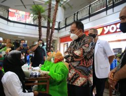 Danny Tinjau Vaksinasi Di Mall Ratu Indah Targetkan 10 Ribu Peserta Vaksin
