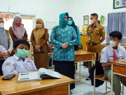 Simulasi PTM, Ketua TP PKK Kota Makassar, Tinjau SMP Athirah Bukit Baruga Antang