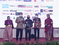 Danny Raih Penghargaan Khusus Kepala Daerah Peduli Penyiaran