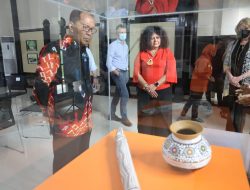 Wali Kota Danny Jamu Senator Malarndirri McCarthy Kuliner Khas Makassar