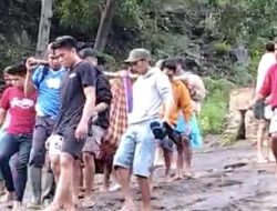 Gegara Akses Jalan Sulit, Ibu Hamil di Pinrang Ditandu 7 Km ke Puskesmas