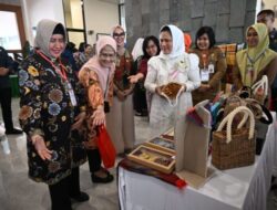 Indira Yusuf Ismail Kenalkan Produk UMKM Makassar ke Iriana Jokowi dan Wury Ma’ruf Amin